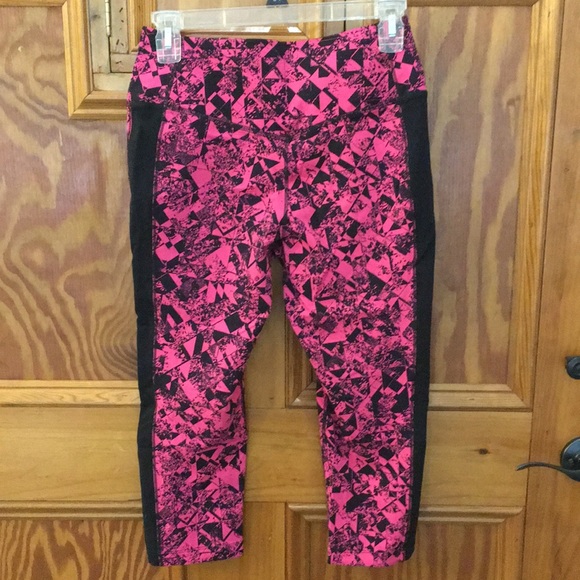 NWOT women’s size medium Nike Dri-Fit capris - Picture 4 of 5